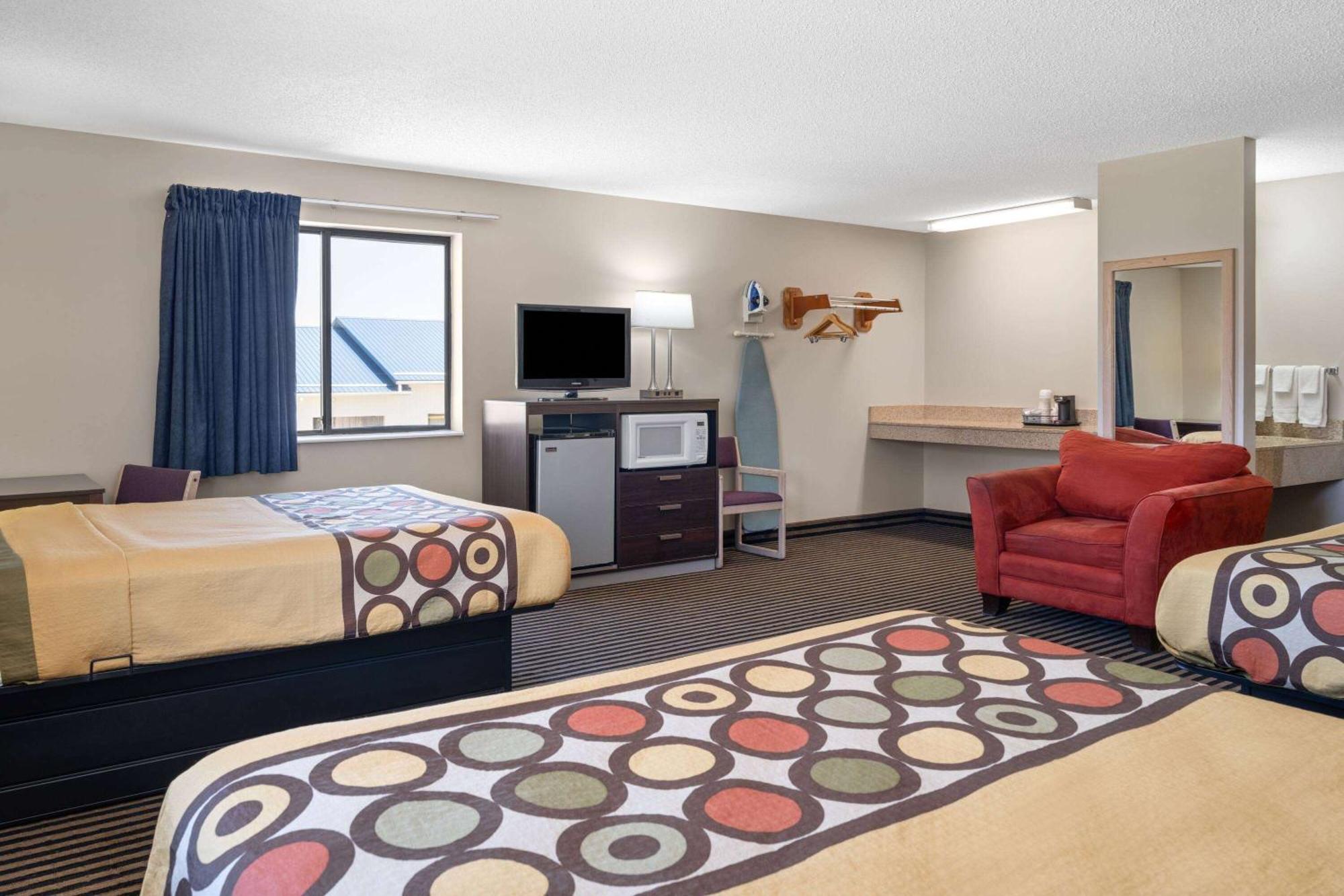 Super 8 By Wyndham Humboldt Hotel Exterior photo