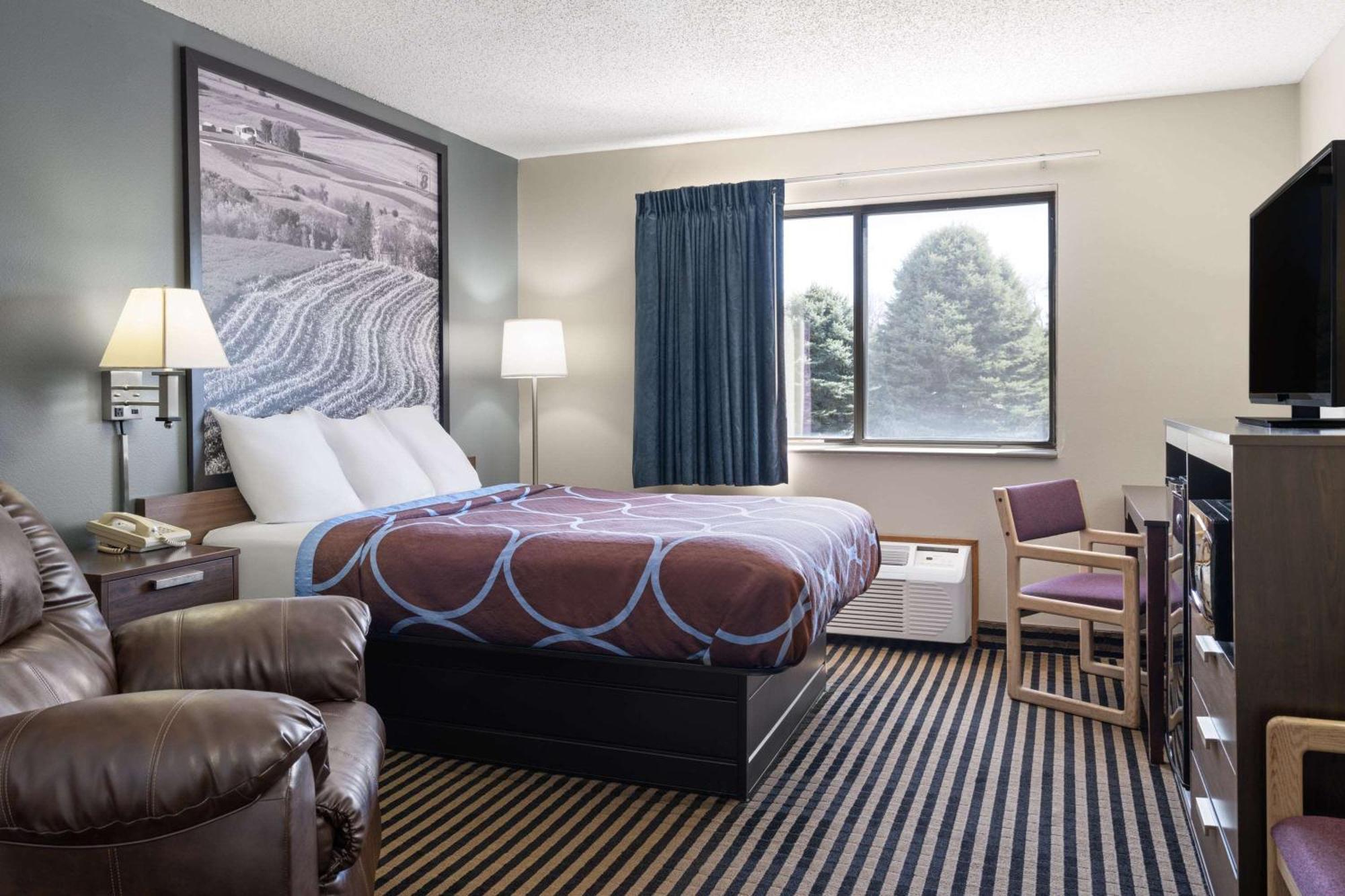 Super 8 By Wyndham Humboldt Hotel Exterior photo